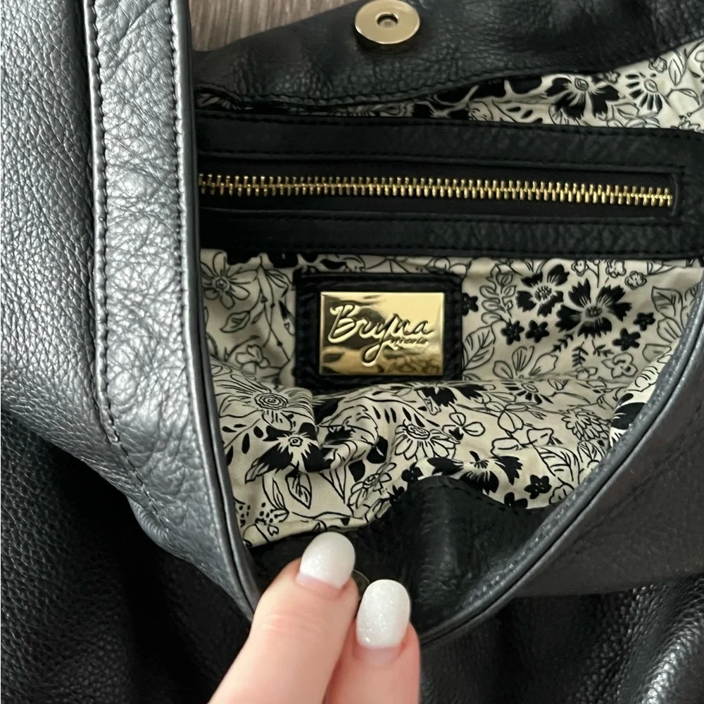 Bryna Nicole Black leather stud hobo shoulder bag - Picture 6 of 7